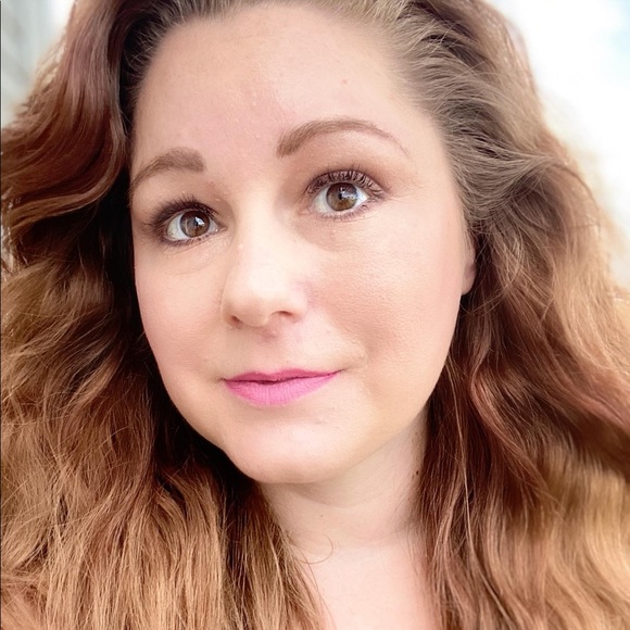 Meet your Posher, Nicole - Picture 3 of 5